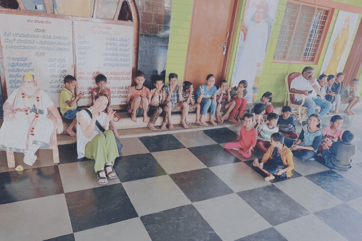 インドの子供たちと愛の循環